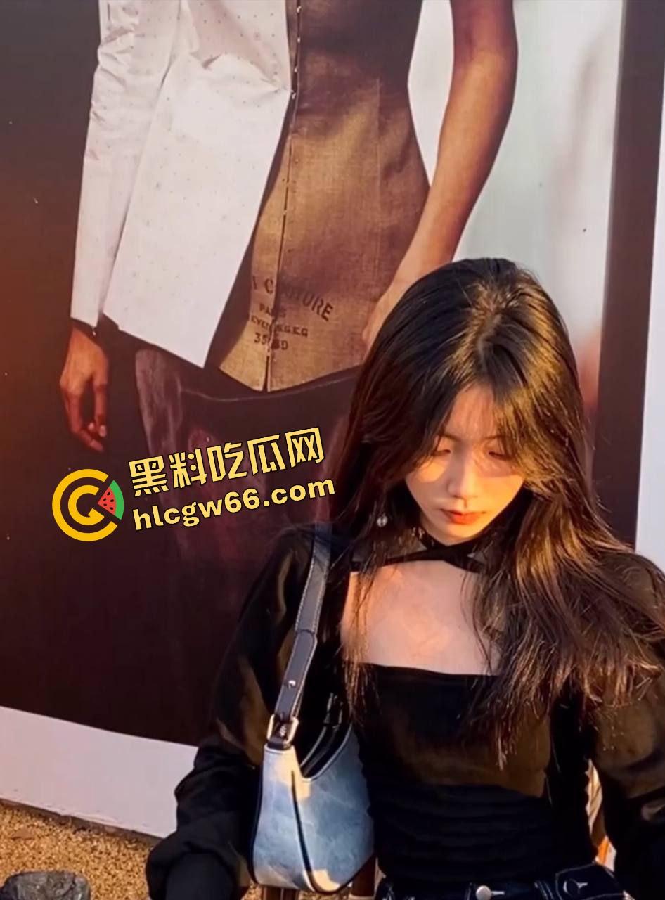 这南宁妹子真他妈骚,自己发穴勾人,约出来在商场卫生间口爆,还问想不想我在马桶上坐着给你舔?