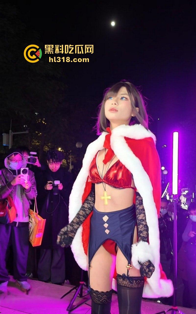 广州萤火虫漫展,高颜值cos女神大胆露臀套装惊艳全场,神级运镜捕捉,每一寸撩人曲线,令人心动不已!