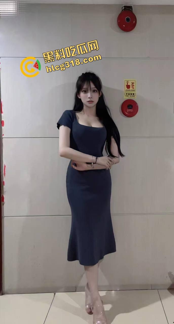 姐妹们口嫌体正直,嘴上说不看毛片,抓到集美看毛片还装正经?裤裆早就湿成狗了!