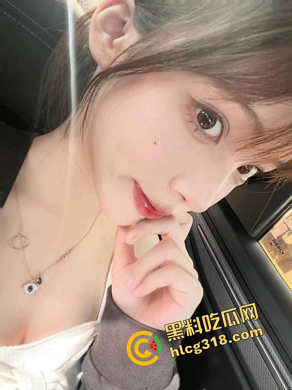 姐妹们口嫌体正直,嘴上说不看毛片,抓到集美看毛片还装正经?裤裆早就湿成狗了!