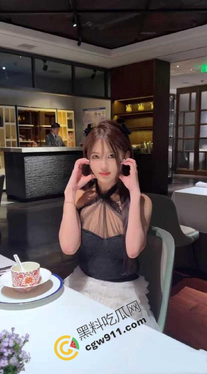 变形记富二代男主【黄润秋】淫乱私生活被女友【孟可佳】曝光!恋爱期间出轨酒吧当众接吻,性爱视频传遍全网!