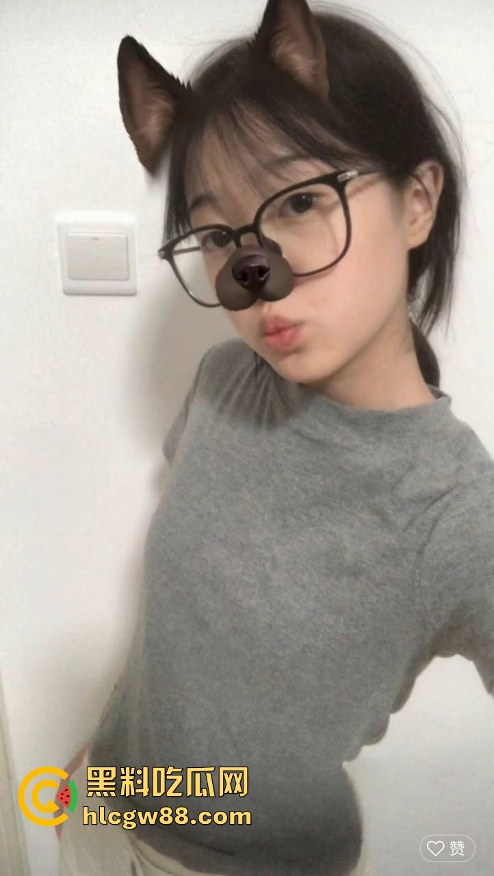 河南洛阳反差母狗【孙然敏】20岁自曝睡过30多人,长得美艳身经百战技艺超群,下体黑得像墨!