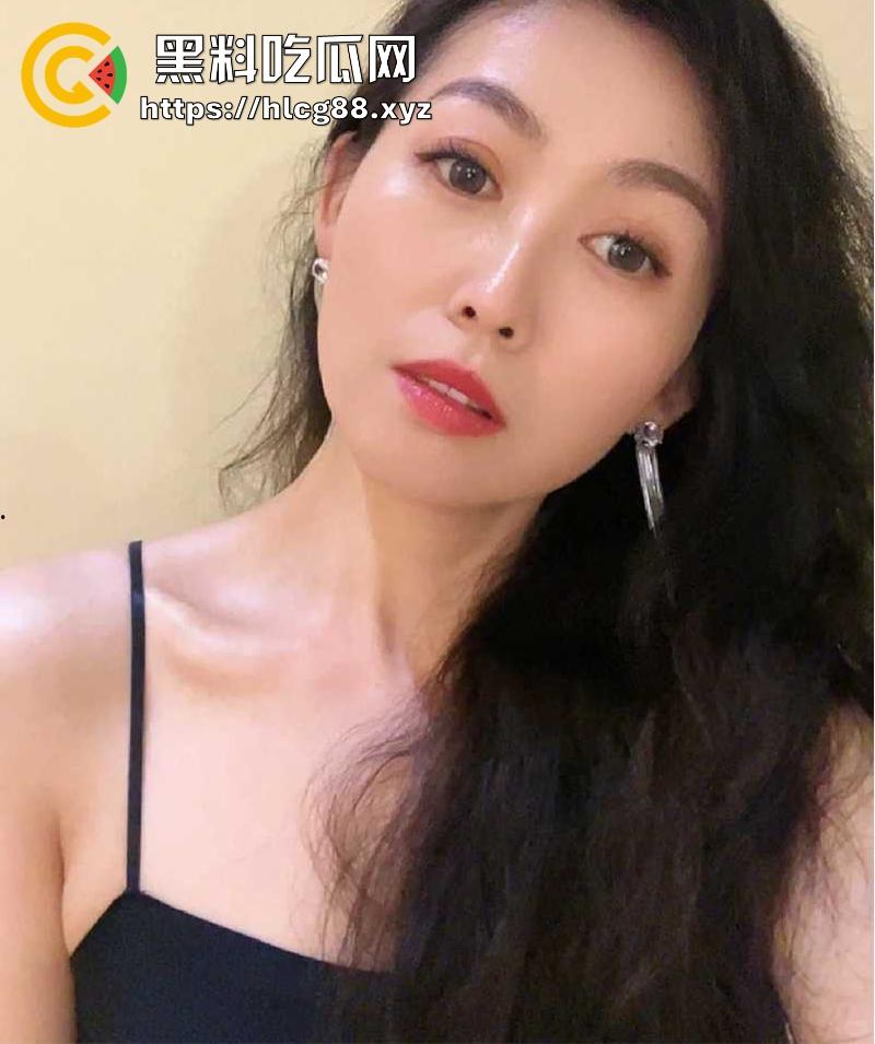 金鸡独立荡秋千 教练我想学这个 女的看样子要激动坏了 待会肯定要大战！