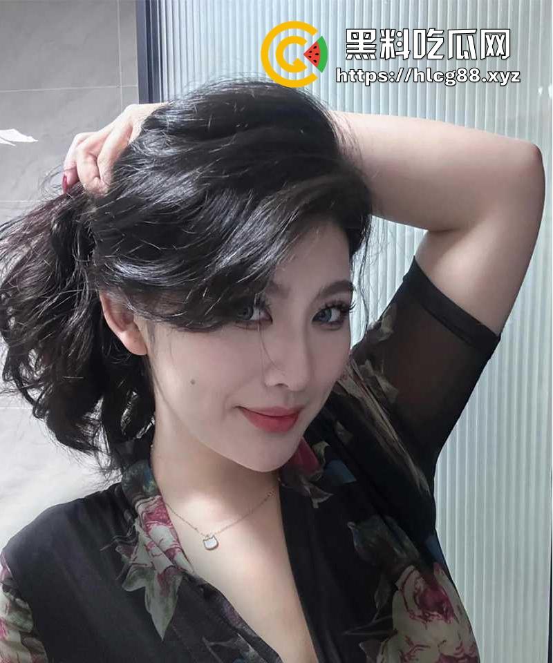 金鸡独立荡秋千 教练我想学这个 女的看样子要激动坏了 待会肯定要大战!