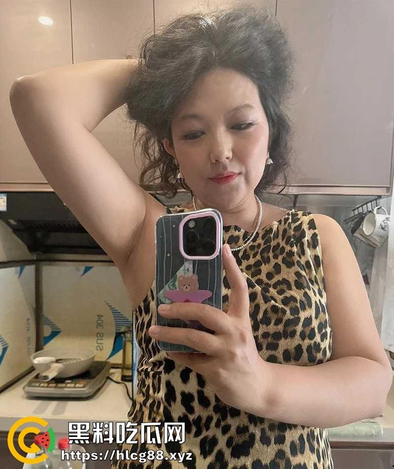 金鸡独立荡秋千 教练我想学这个 女的看样子要激动坏了 待会肯定要大战!