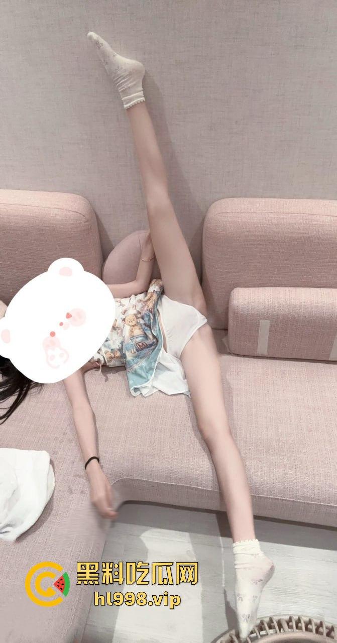 广州星海艺术学校高颜值萝莉萌妹【习苗欣】被包养成专属肉便器,丝袜美腿简直无敌!