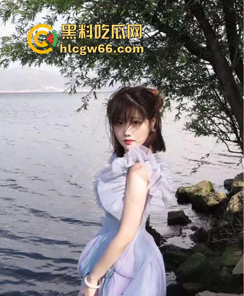 浙江杭州反差女神【周燕燕】大尺度性爱视频流出 带狗链项圈伺候男友 光腚跪舔大屌浪叫不止