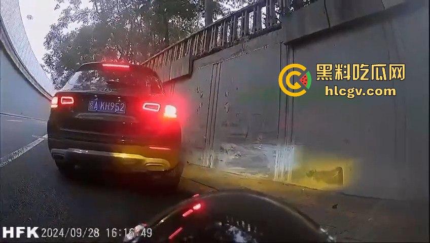 北四环惊现悲剧!奔驰疑似斗气车酿祸,街拍摄影师拐角拍照惨遭撞死!