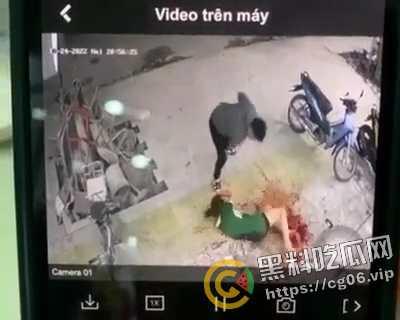 越南第一狠人！前男友怒砍现任狗男女 人狠刀快  血直接喷的满地都是  现场血腥画面曝光