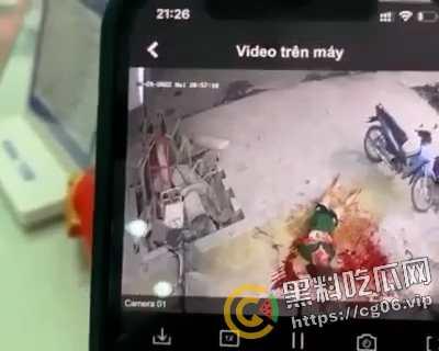 越南第一狠人!前男友怒砍现任狗男女 人狠刀快 血直接喷的满地都是 现场血腥画面曝光