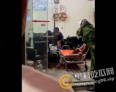 越南第一狠人!前男友怒砍现任狗男女 人狠刀快 血直接喷的满地都是 现场血腥画面曝光