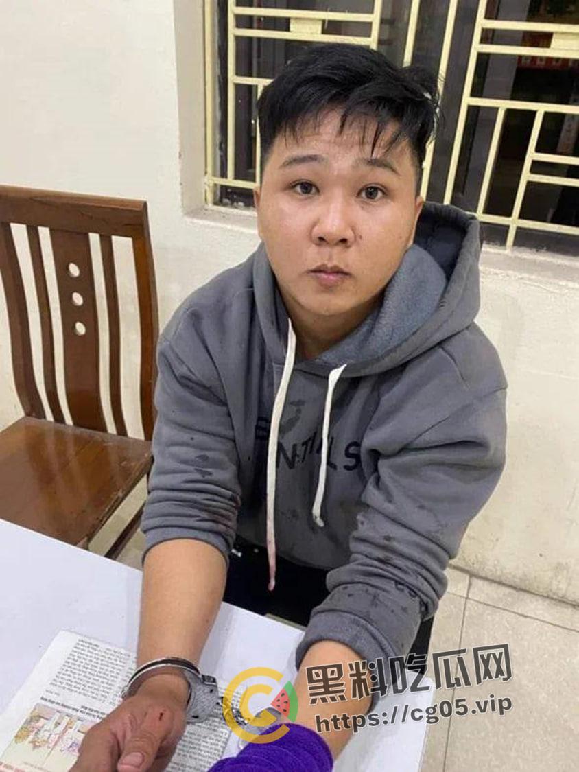 越南第一狠人!前男友怒砍现任狗男女 人狠刀快 血直接喷的满地都是 现场血腥画面曝光