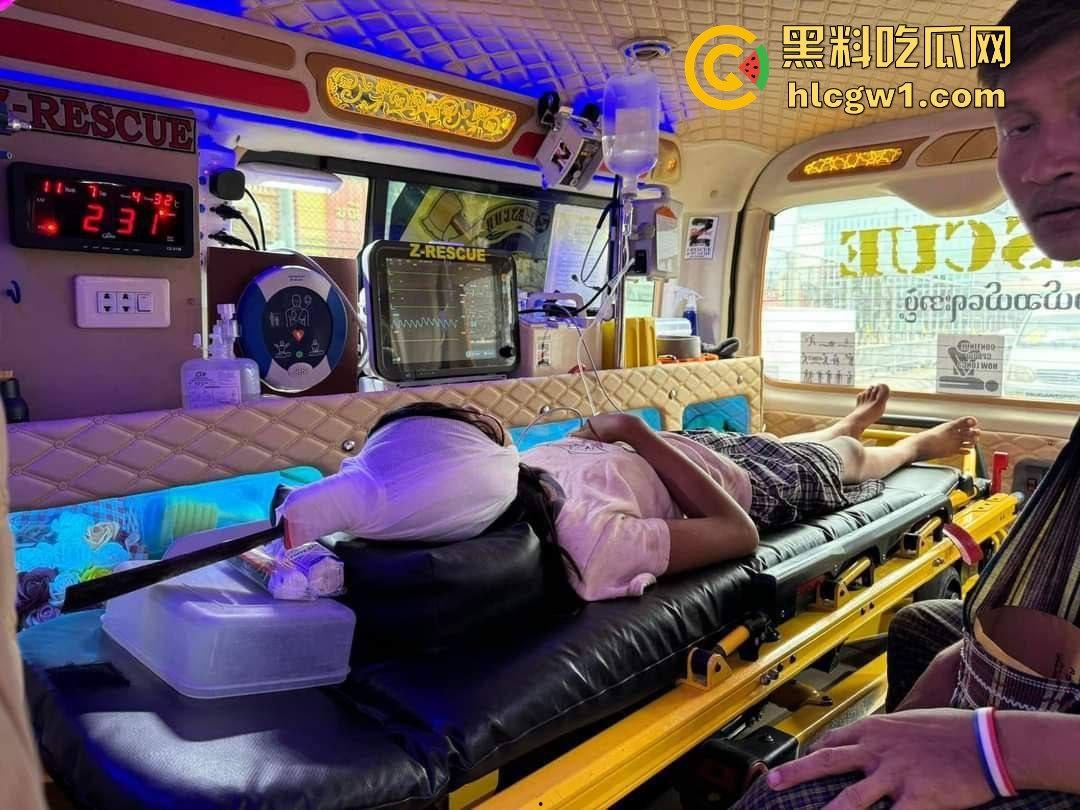 妙瓦底一女孩头部被刀插入!竹片墙掉刀酿惨剧,紧急送往泰国湄索医院!