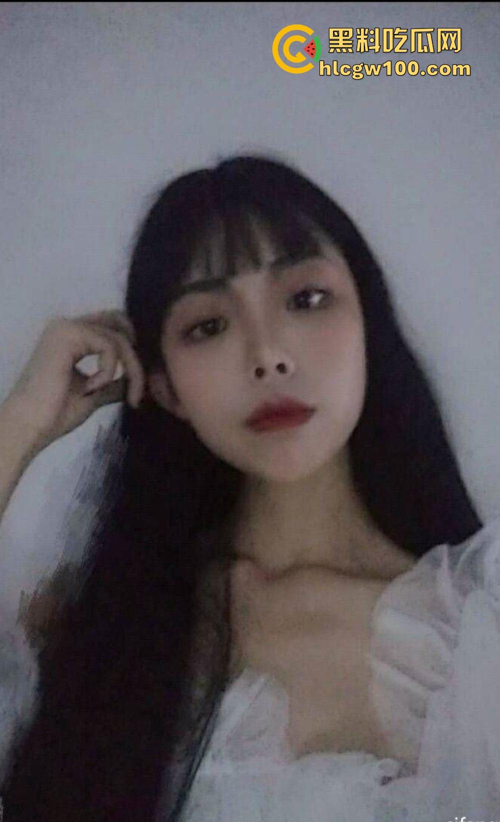 天津老婆闺蜜【李静】变情人，床上骚浪成精，自慰求操高潮两次，嫌老公小鸡巴不够，回家还让舔被操过的骚穴！