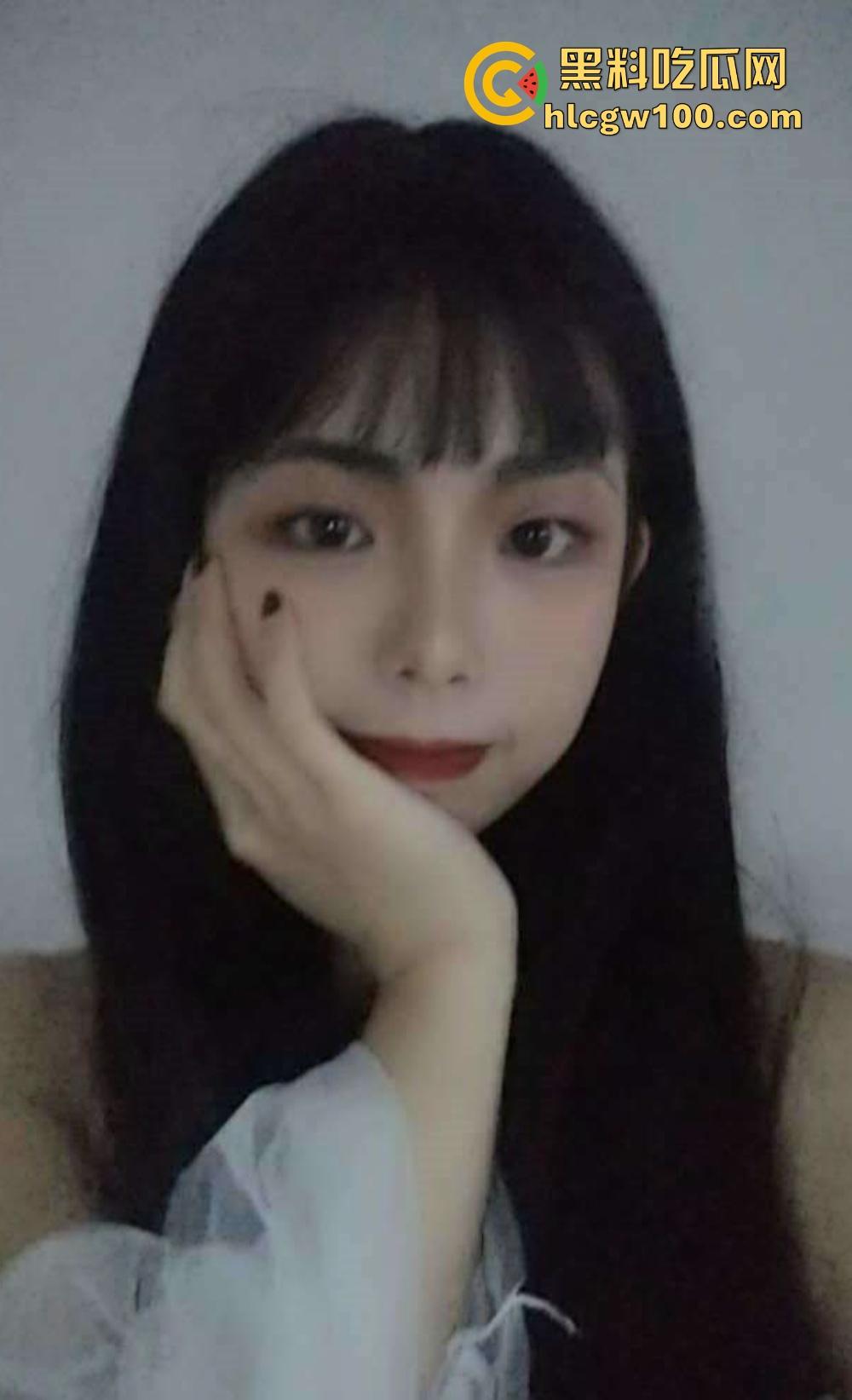 天津老婆闺蜜【李静】变情人,床上骚浪成精,自慰求操高潮两次,嫌老公小鸡巴不够,回家还让舔被操过的骚穴!