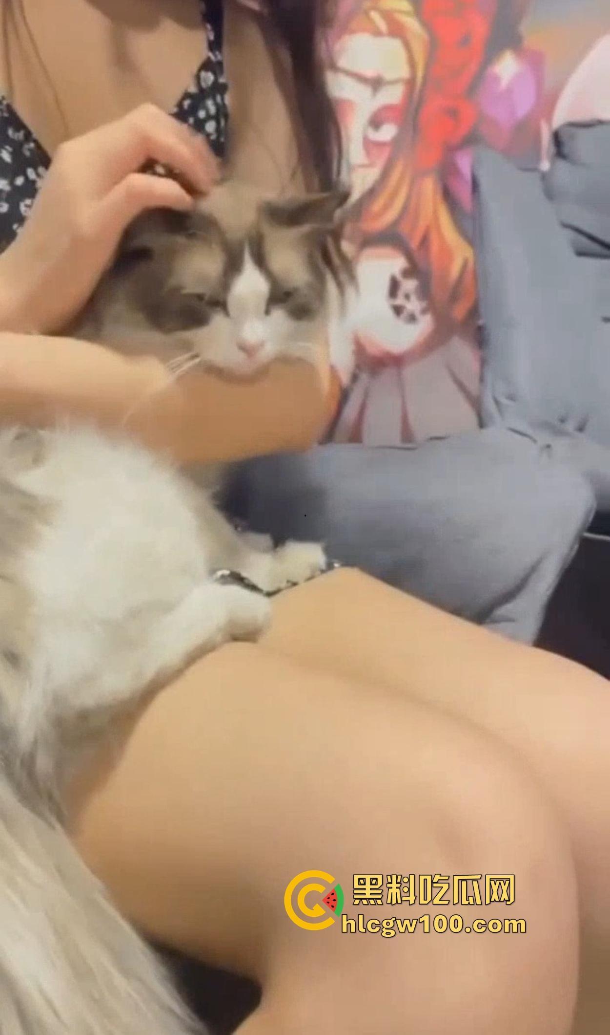 天津老婆闺蜜【李静】变情人,床上骚浪成精,自慰求操高潮两次,嫌老公小鸡巴不够,回家还让舔被操过的骚穴!