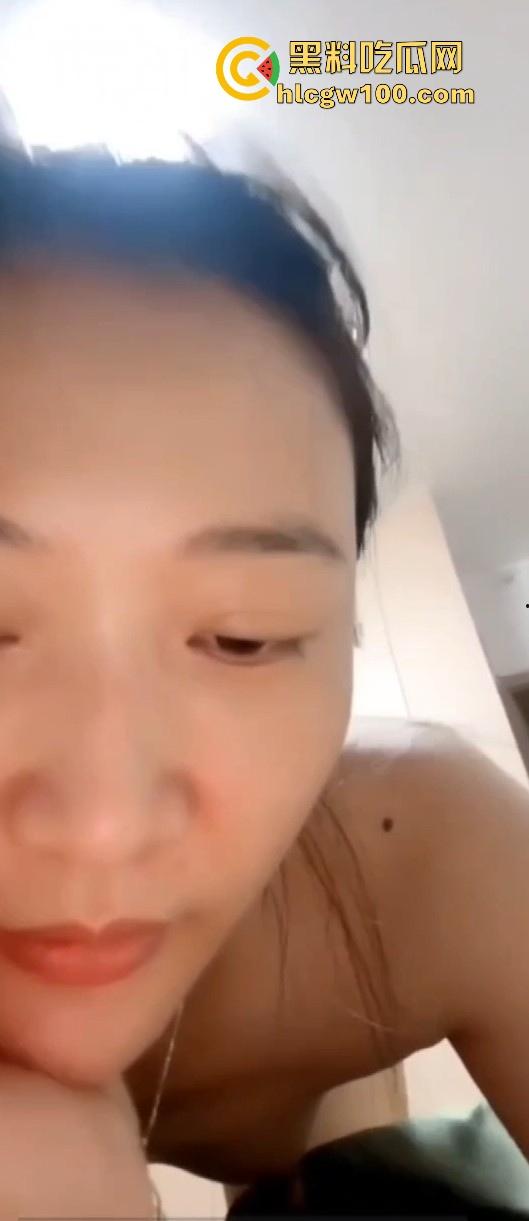 抖音美艳少妇【向子】露脸私密视频泄露,骚气动作极致勾引让人看傻眼!