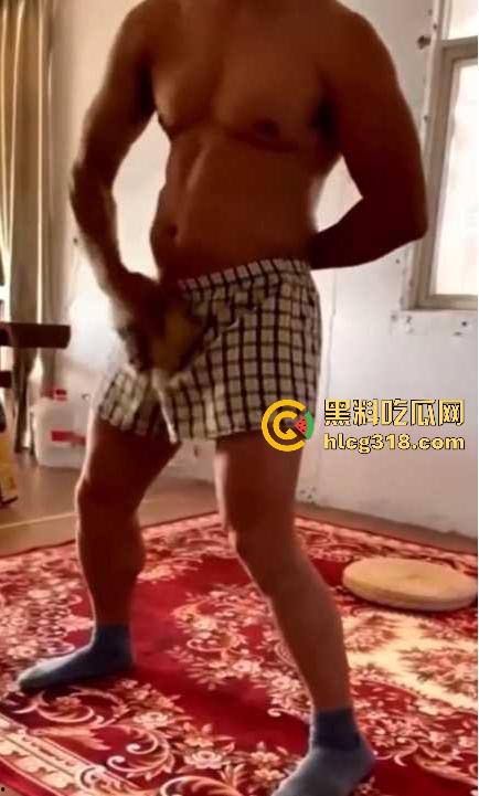 奇葩的离谱操作, 用铲子扇逼用砖头砸鸡鸡用扳手高空插逼,这都是什么操作啊,说是在锻炼绝世武功都有人信!