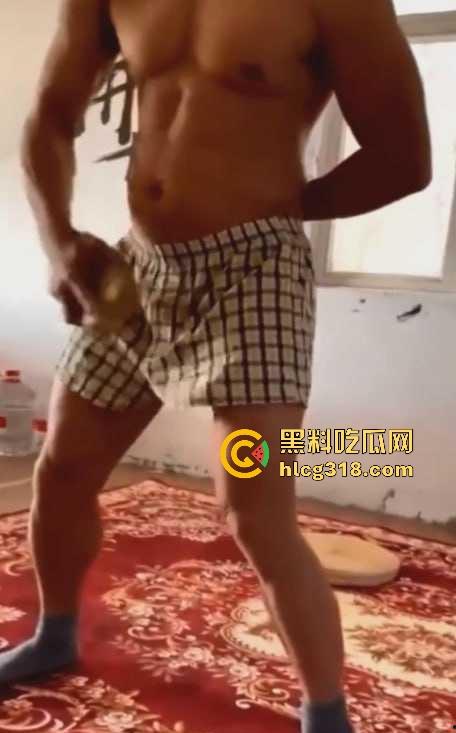 奇葩的离谱操作, 用铲子扇逼用砖头砸鸡鸡用扳手高空插逼,这都是什么操作啊,说是在锻炼绝世武功都有人信!