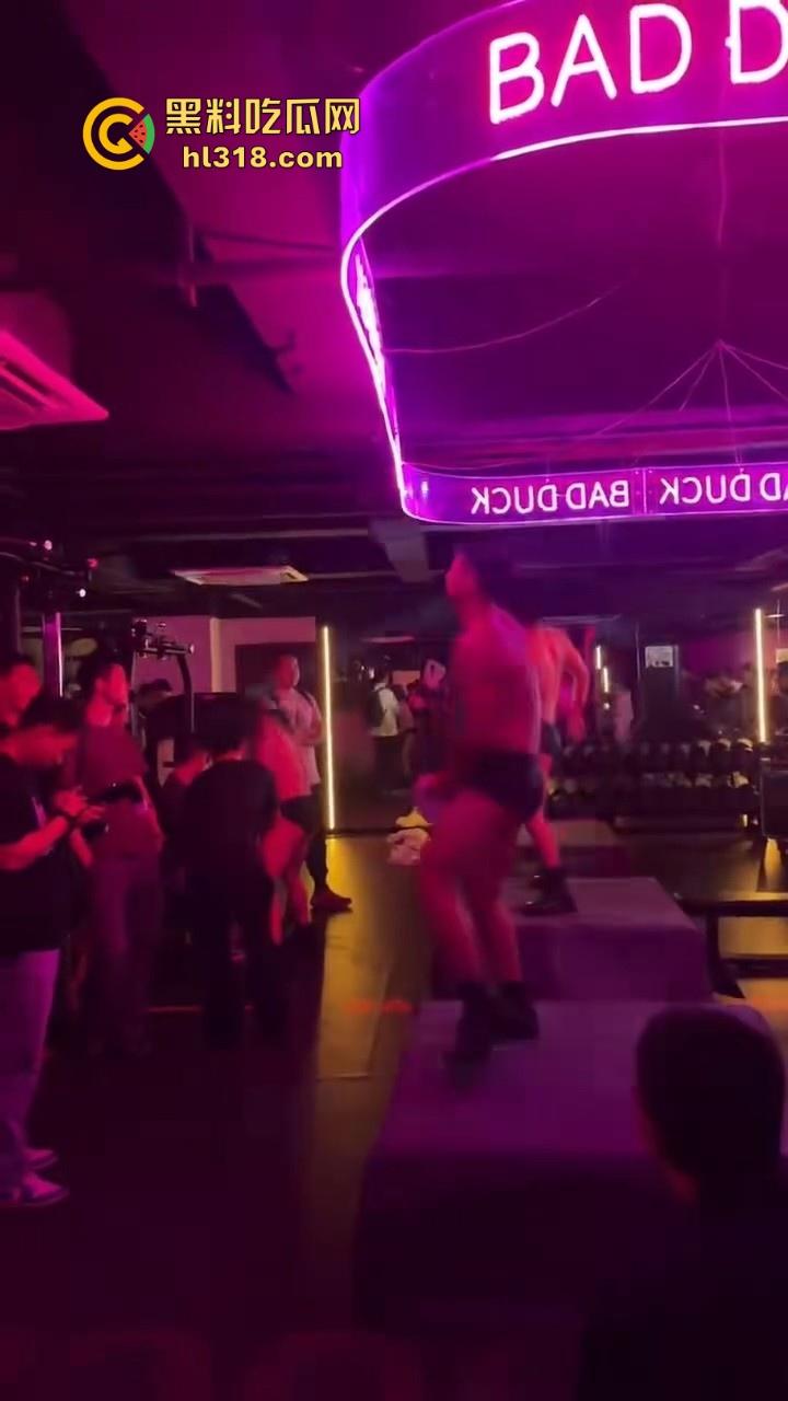 重庆江北区新开业了一家男士健身房,主打gay佬风,健身猛男教练在线指点,硬肛到底!