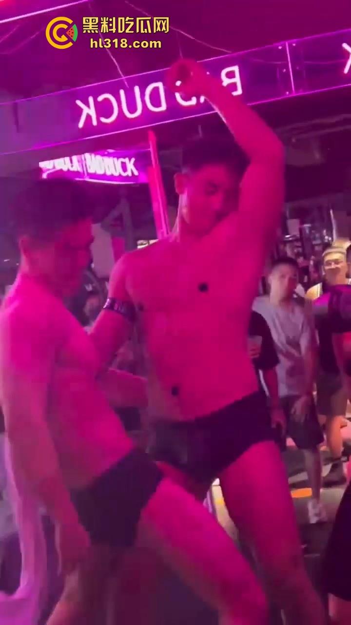 重庆江北区新开业了一家男士健身房,主打gay佬风,健身猛男教练在线指点,硬肛到底!