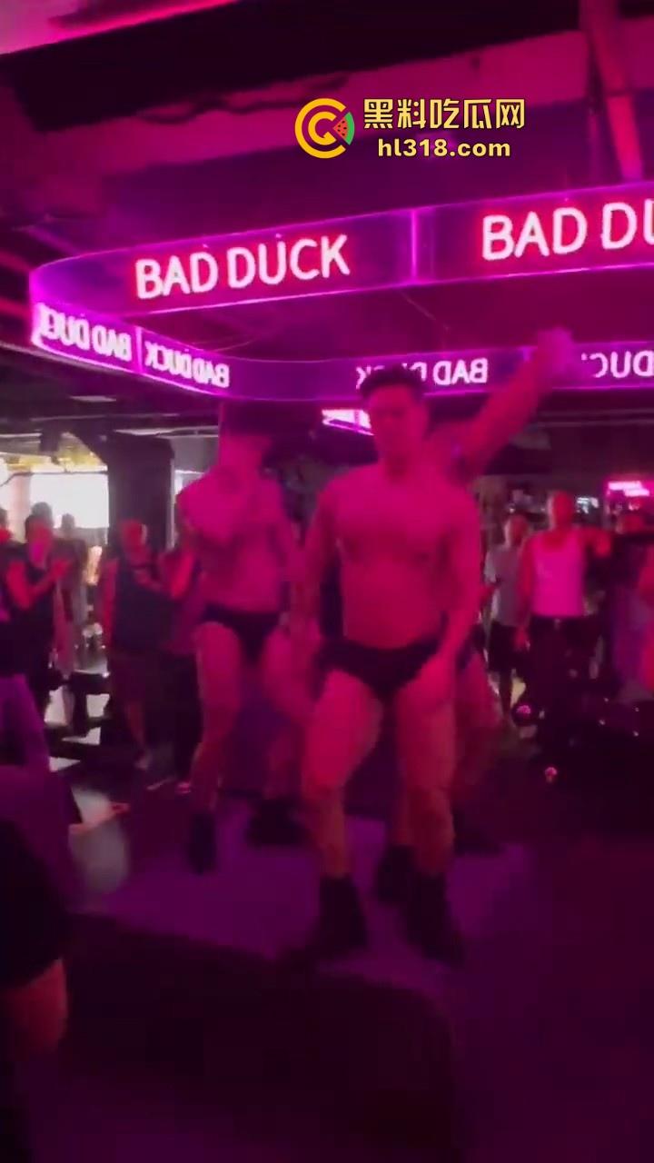 重庆江北区新开业了一家男士健身房,主打gay佬风,健身猛男教练在线指点,硬肛到底!