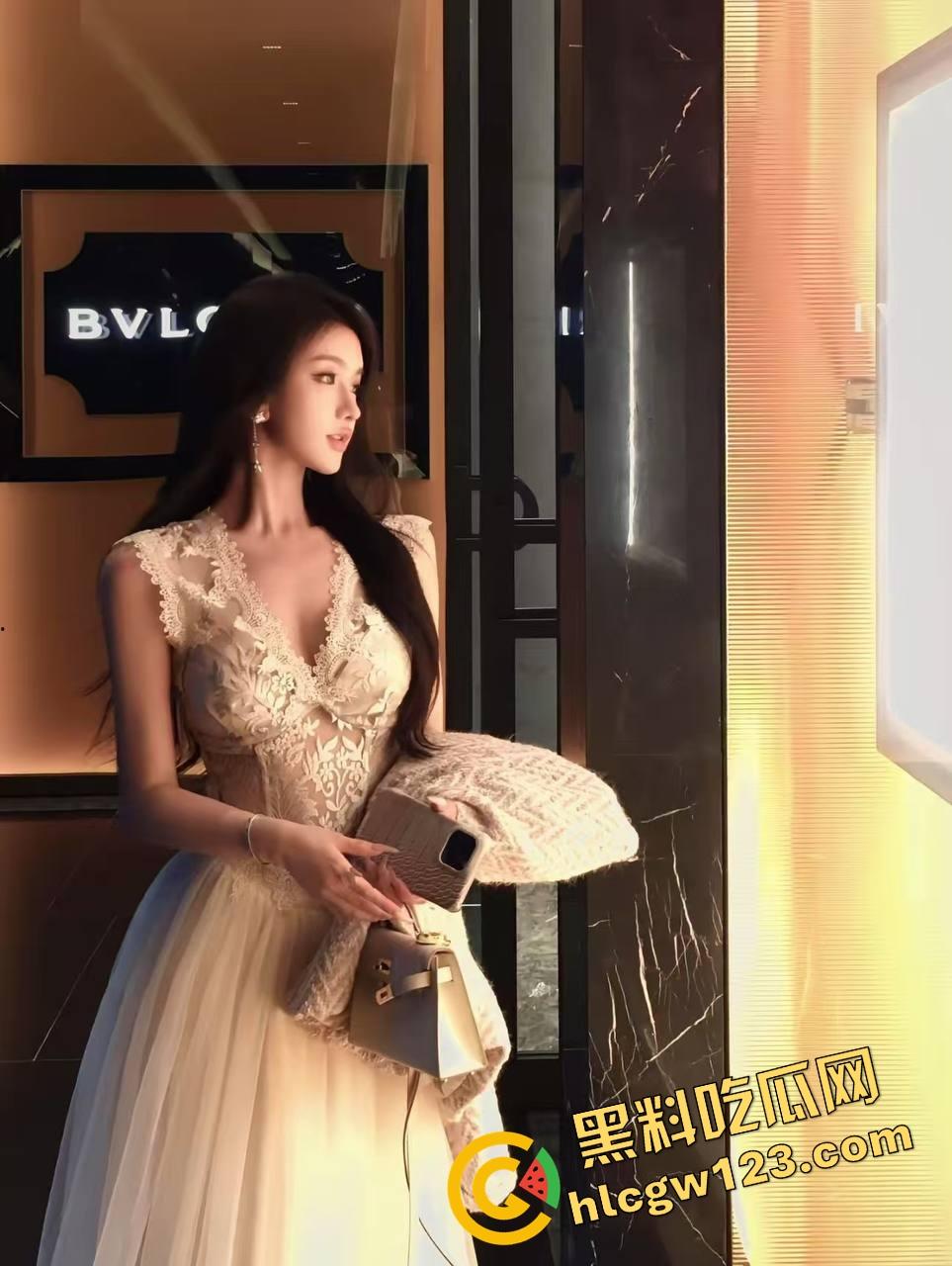 前任的U盘挖出来了,里面的奶和逼比记忆还真实,群友打完飞机决定公开,独撸不如群射!