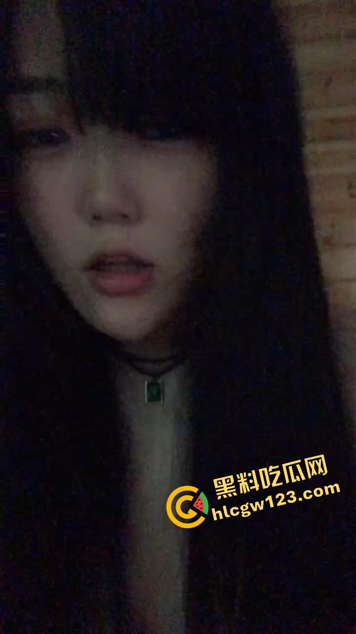 前任的U盘挖出来了,里面的奶和逼比记忆还真实,群友打完飞机决定公开,独撸不如群射!