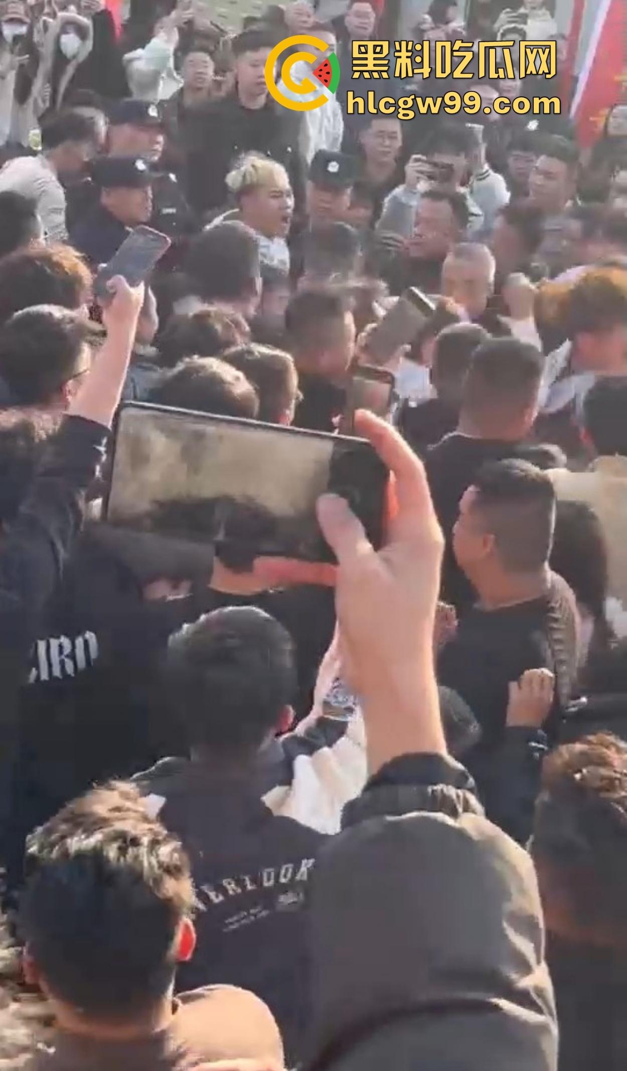 潮汕男子飙车狂言车300万撞死人保险赔,结果被英歌队打到脑震荡,现在出院嚷嚷黑势力又被围了!