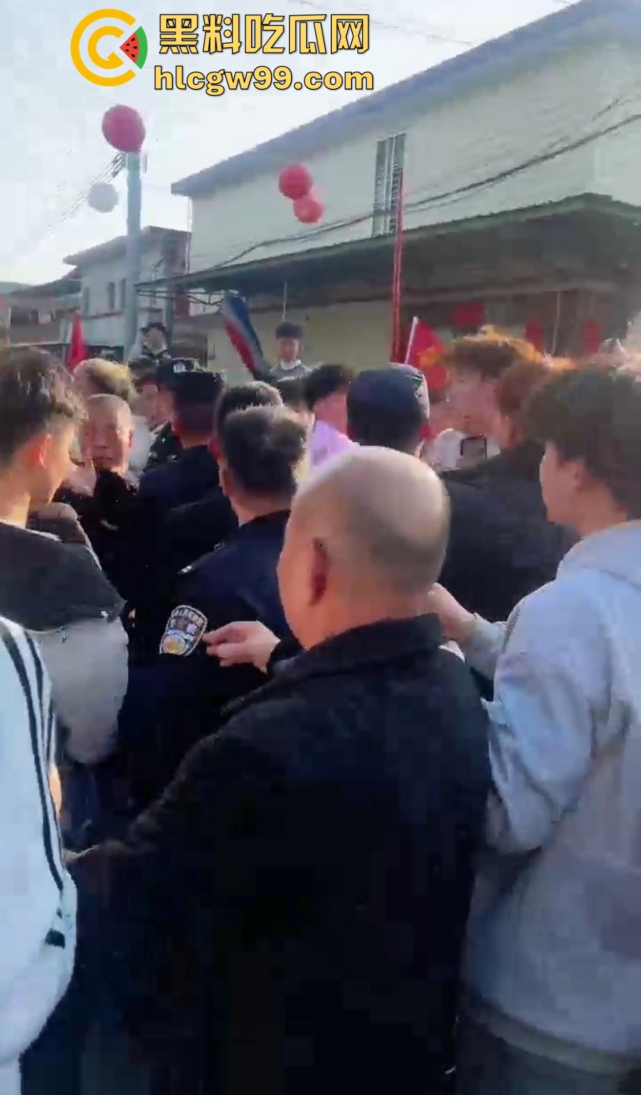 潮汕男子飙车狂言车300万撞死人保险赔,结果被英歌队打到脑震荡,现在出院嚷嚷黑势力又被围了!