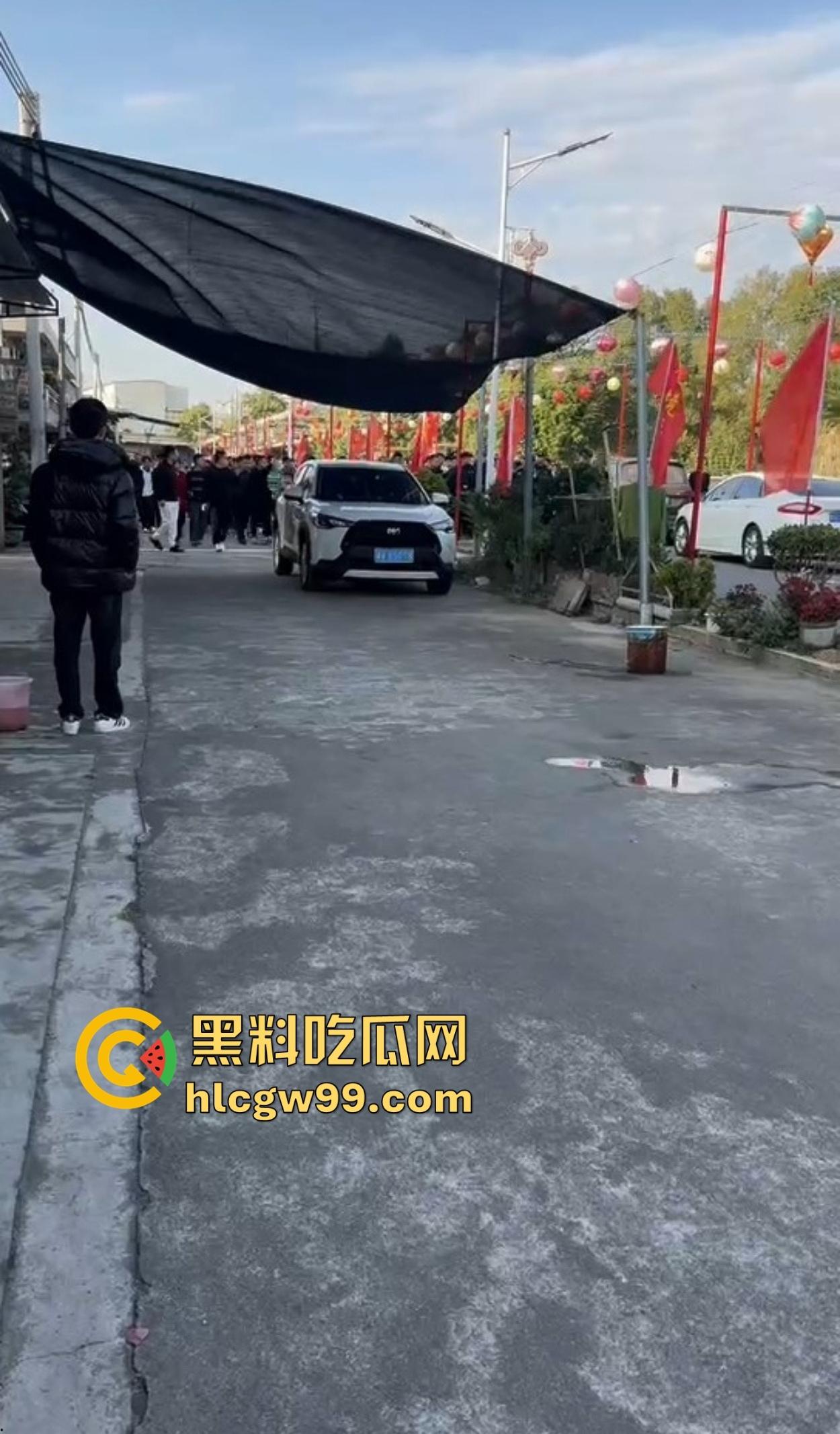 潮汕男子飙车狂言车300万撞死人保险赔,结果被英歌队打到脑震荡,现在出院嚷嚷黑势力又被围了!