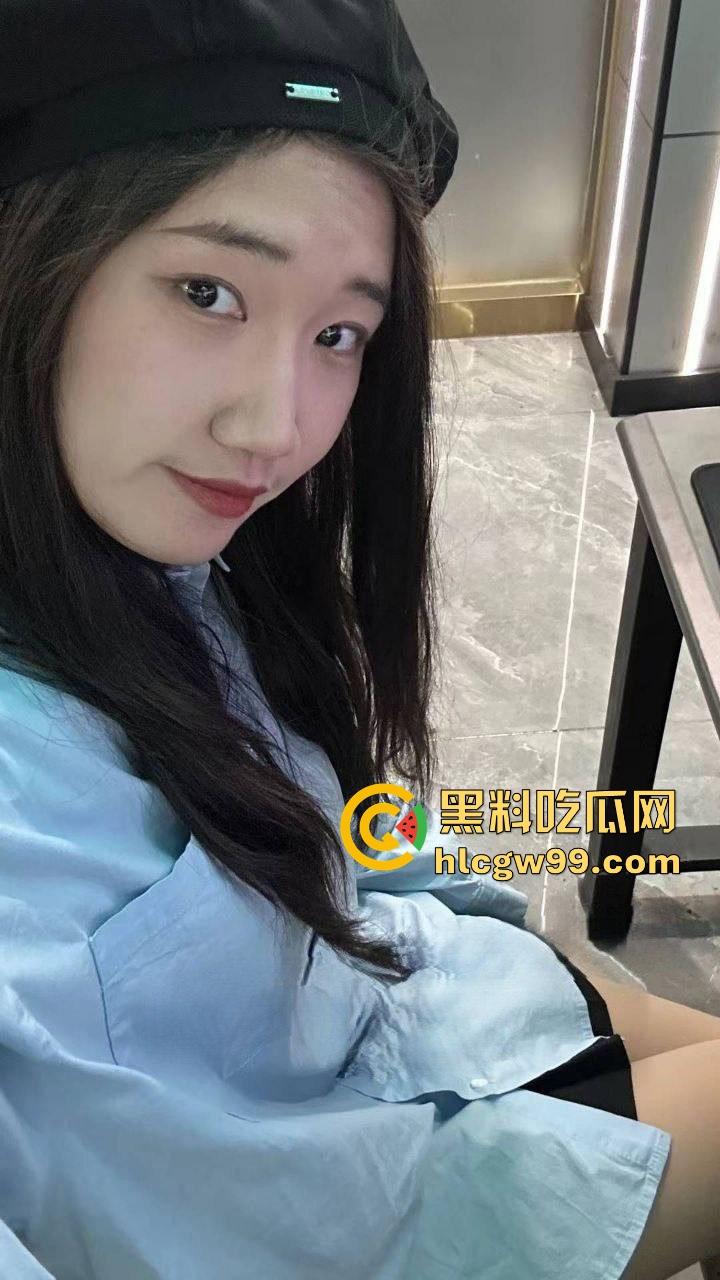 河北师大学生【周乃馨】被渣男PUA性爱视频曝光,三两句就掰开黑森林,骚逼一览无余!