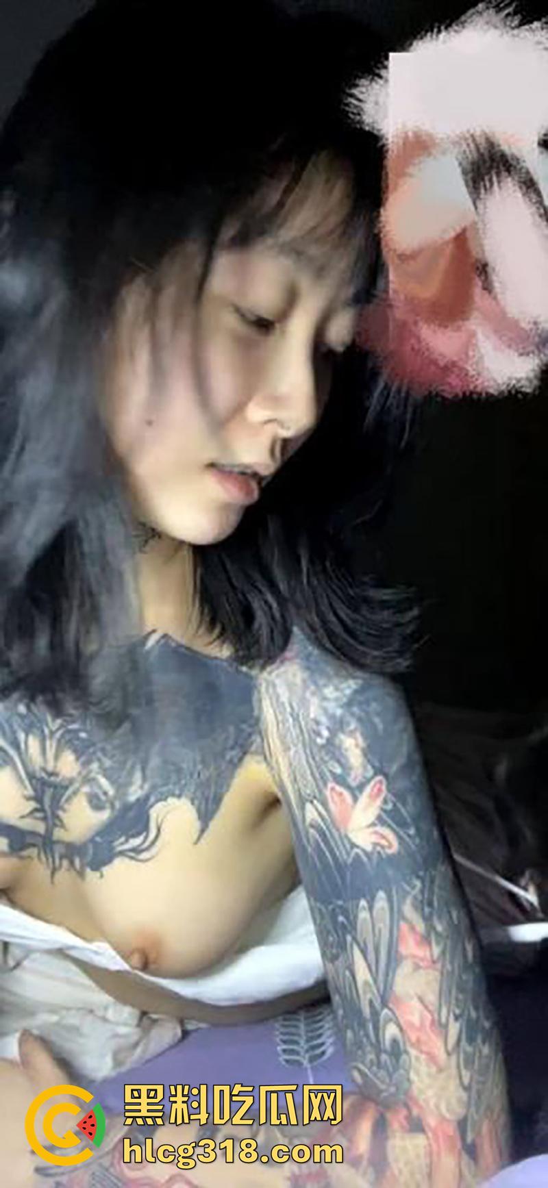 抖音符文战士【lee李李】,大奶纹身店老板娘,性感身材私下骚没边,性爱自拍视频流出!