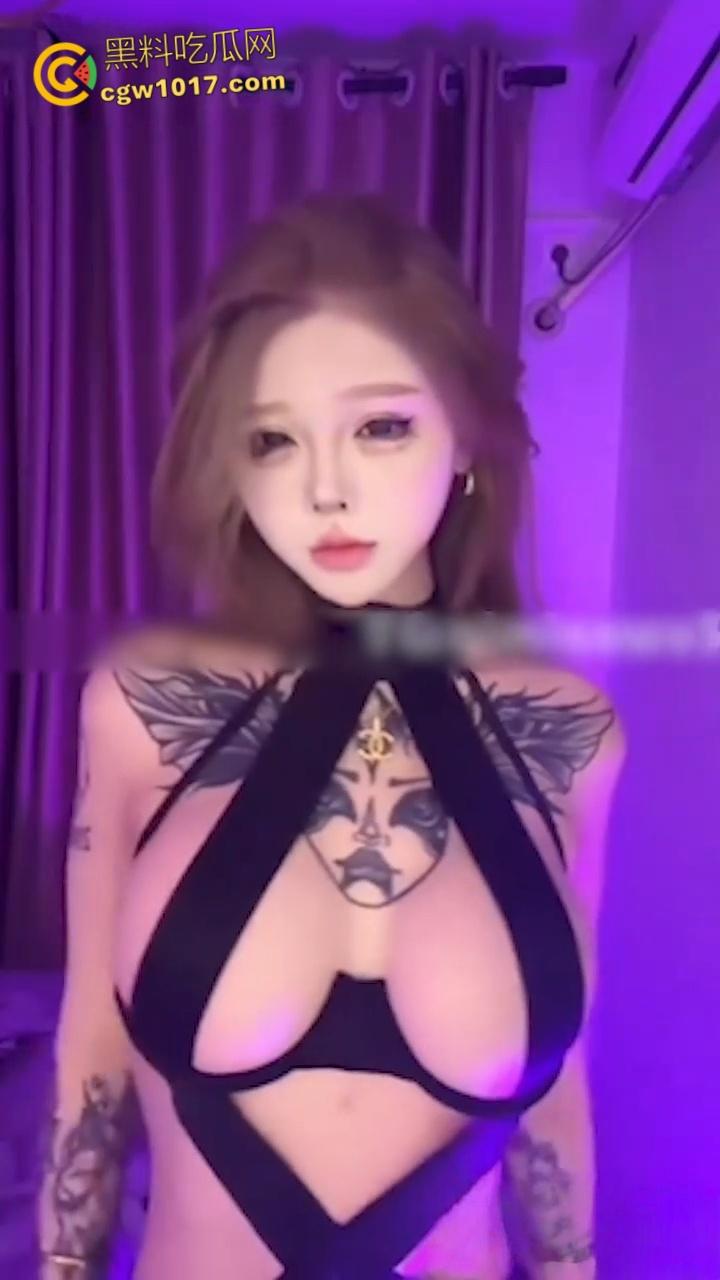 高颜值纹身御姐【琳琳】,极品颜值黑发媚眼,白虎粉穴三点全露,性感纹身妖娆吸睛,骚气直击灵魂!