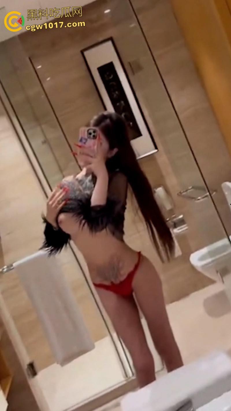 高颜值纹身御姐【琳琳】,极品颜值黑发媚眼,白虎粉穴三点全露,性感纹身妖娆吸睛,骚气直击灵魂!