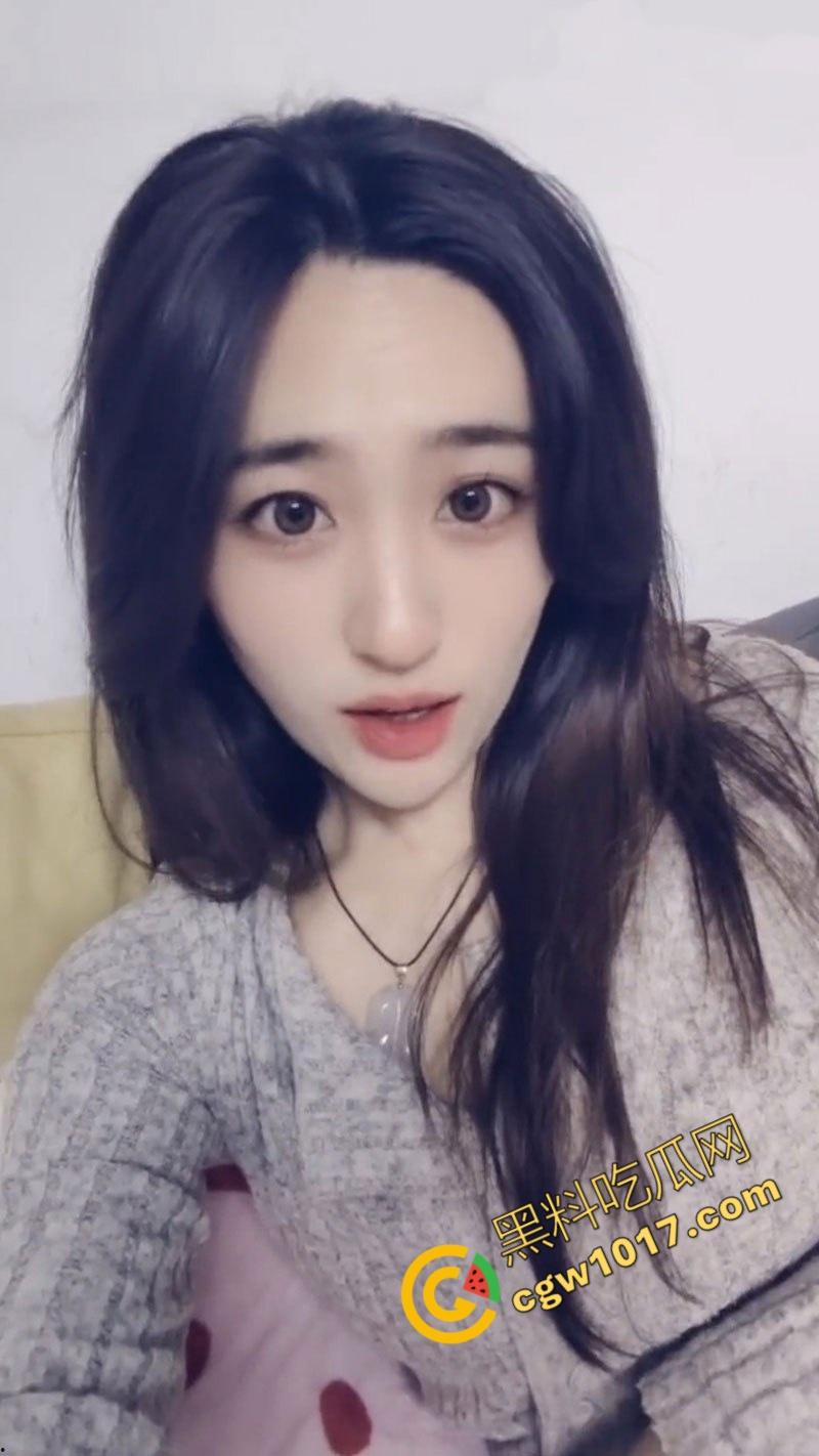 辽宁大学生【翟芷柔】丑闻曝光:清纯外表下淫乱不堪,赤裸迎合摄影师龌龊摸索,男友曝出不雅私密照,引发轩然大波!