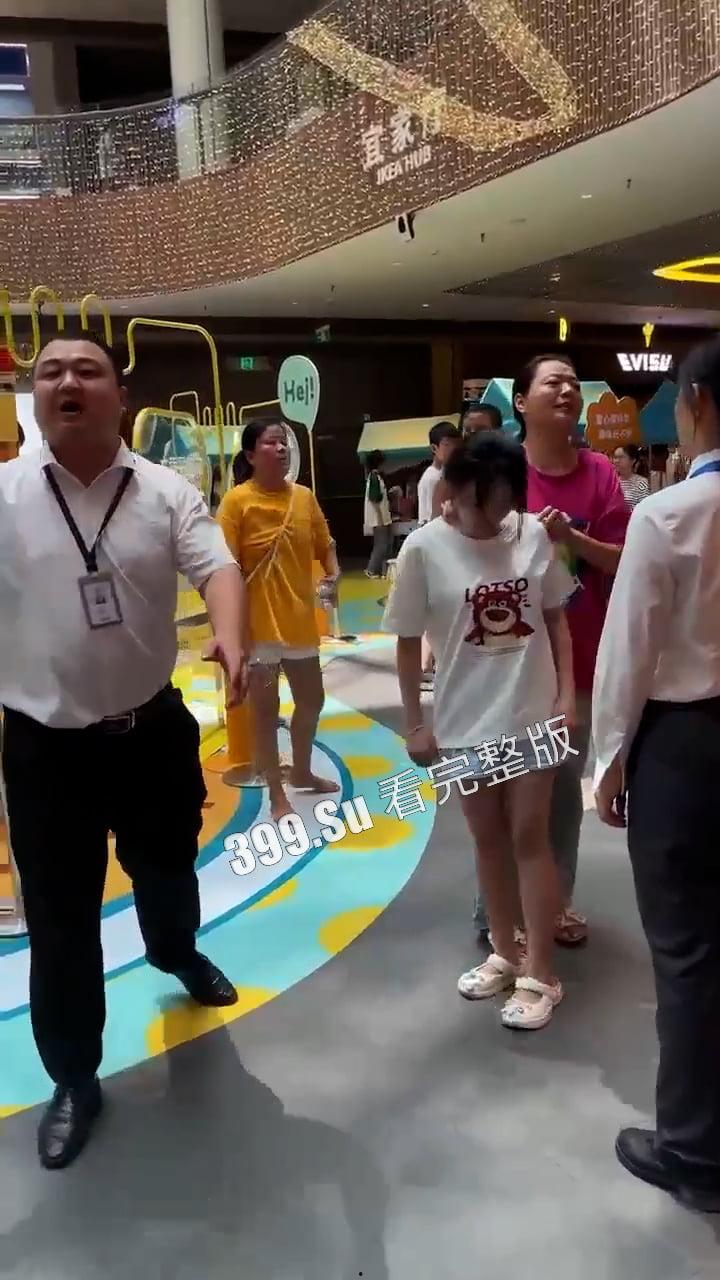 长沙明星幼儿园 老师姜灵 在家长新房鬼混出轨学生爸爸 被女主抓住游街示众 丈夫前来跪地求情认错