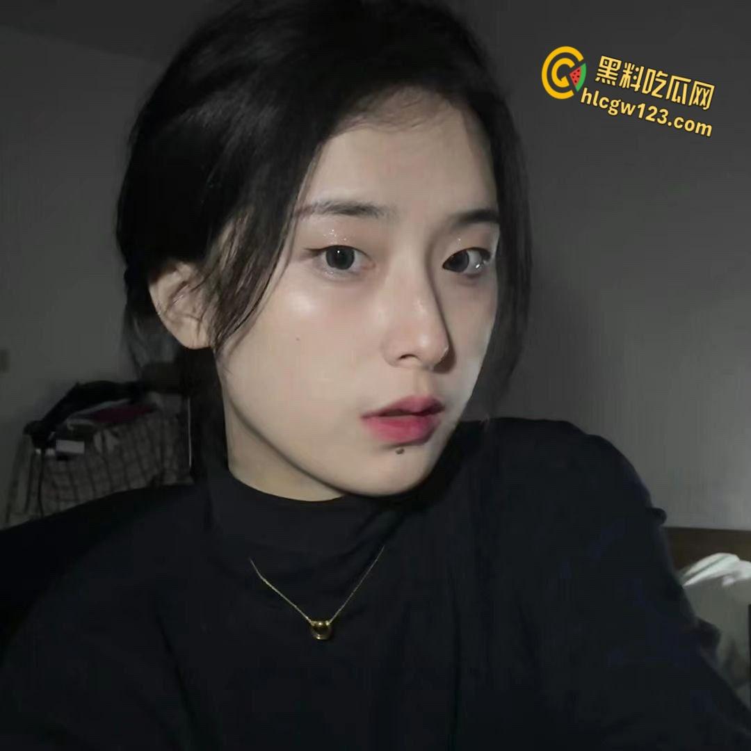 湘潭舞蹈生反差婊【沈溪】，清纯少女变土豪专属骚母狗，深喉内射最后还会唆干净筷子 !