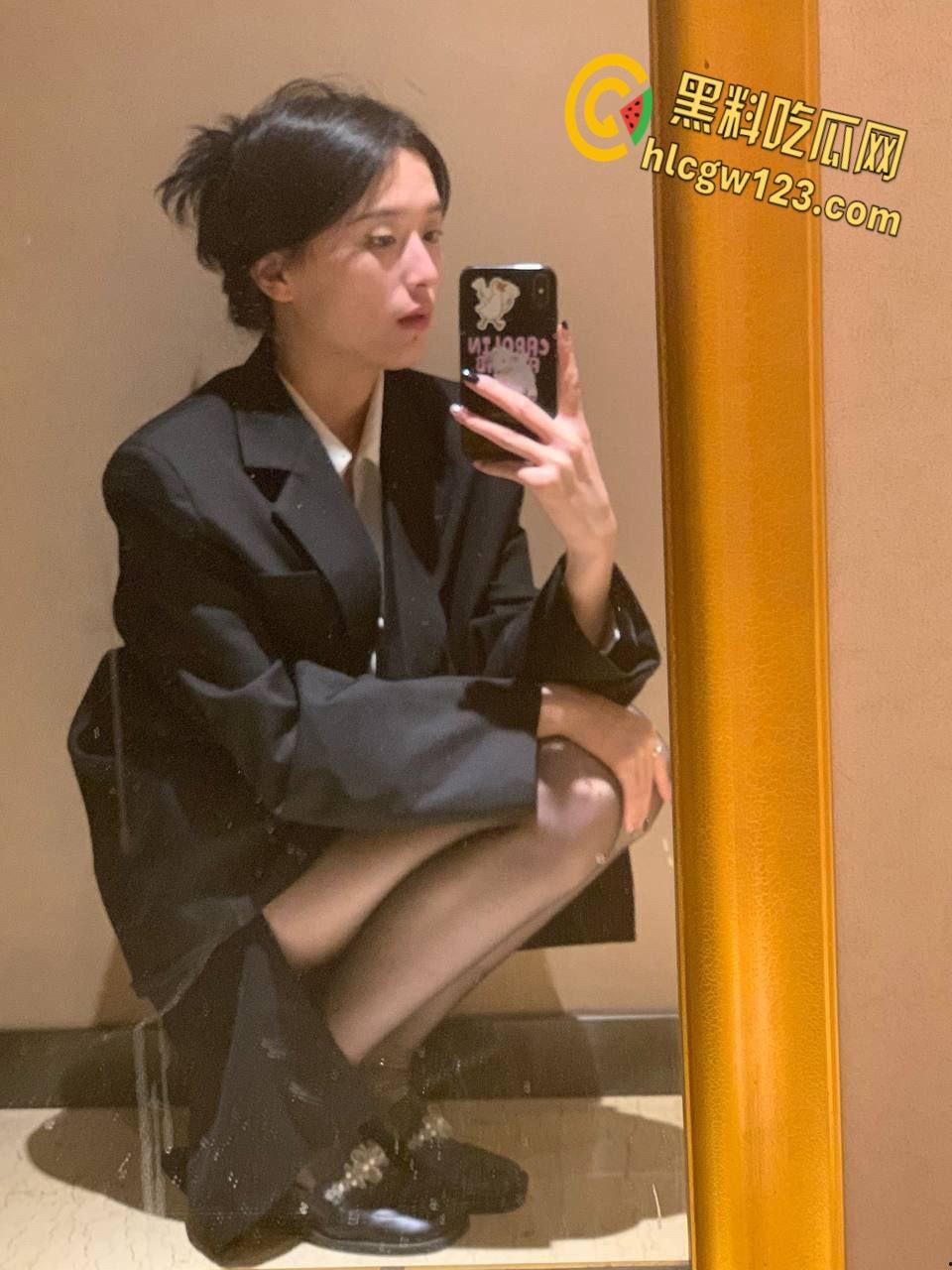 湘潭舞蹈生反差婊【沈溪】,清纯少女变土豪专属骚母狗,深喉内射最后还会唆干净筷子 !