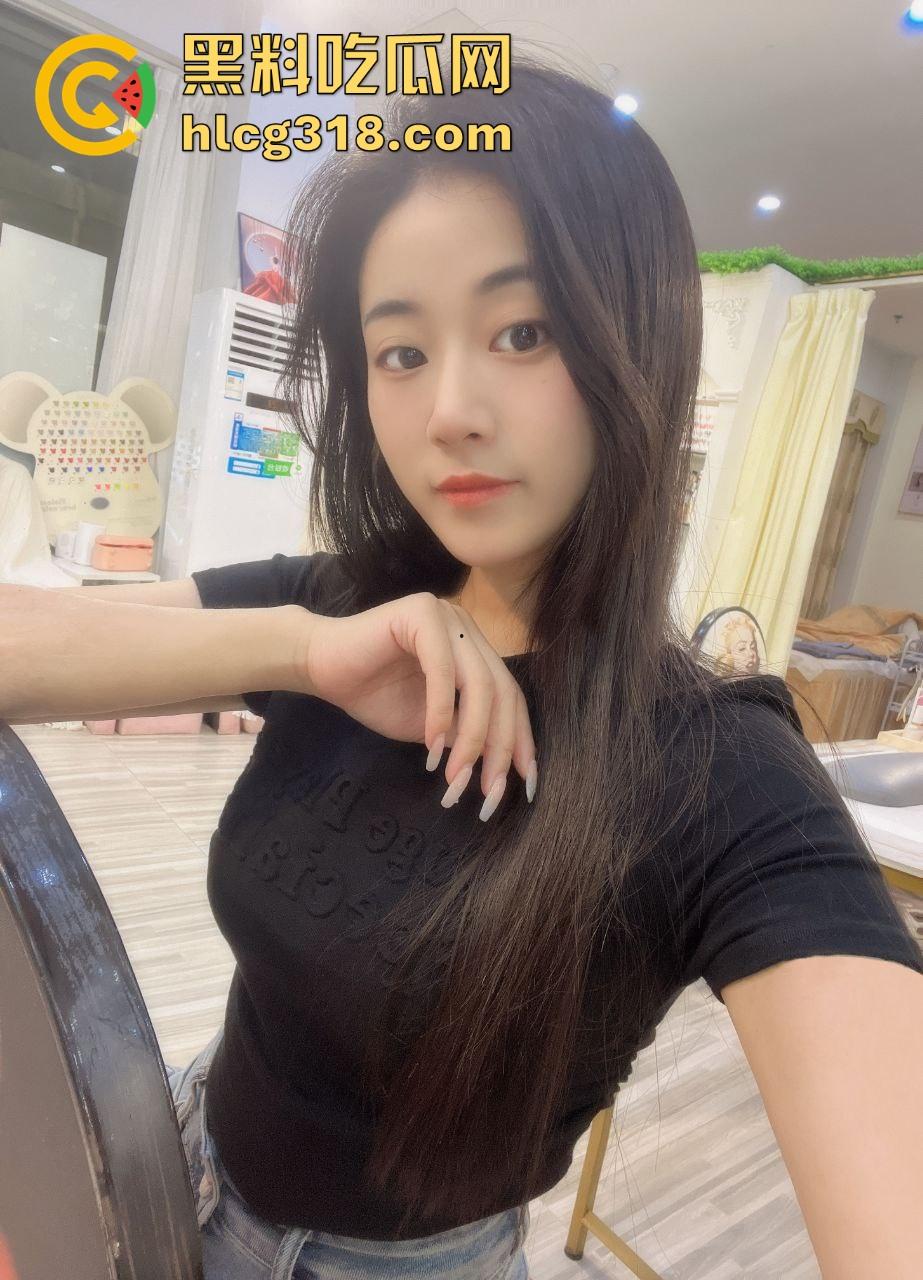 护士姐姐身穿黑丝勾引弟弟，妖娆风骚包臀裙，身姿诱人激情四溢，帧帧充满极致撸点！