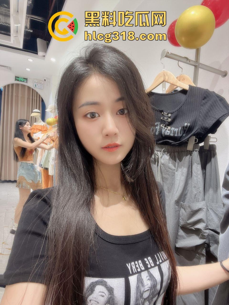 护士姐姐身穿黑丝勾引弟弟,妖娆风骚包臀裙,身姿诱人激情四溢,帧帧充满极致撸点!