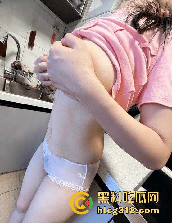 护士姐姐身穿黑丝勾引弟弟,妖娆风骚包臀裙,身姿诱人激情四溢,帧帧充满极致撸点!