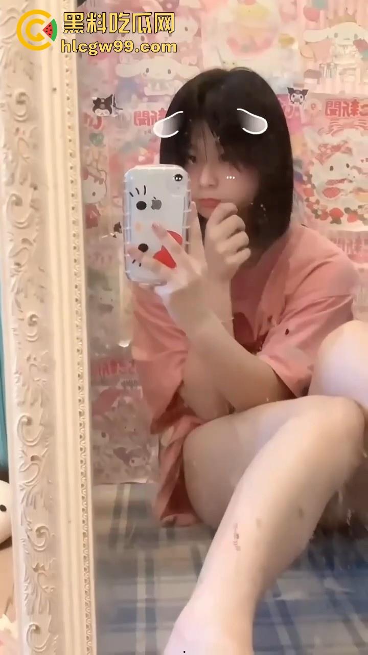 四川成都艺术学院清纯可爱反差女大学生【魏梧桐】调教视频曝光,现实和网络中判若两人,给调教成听话的小母狗。