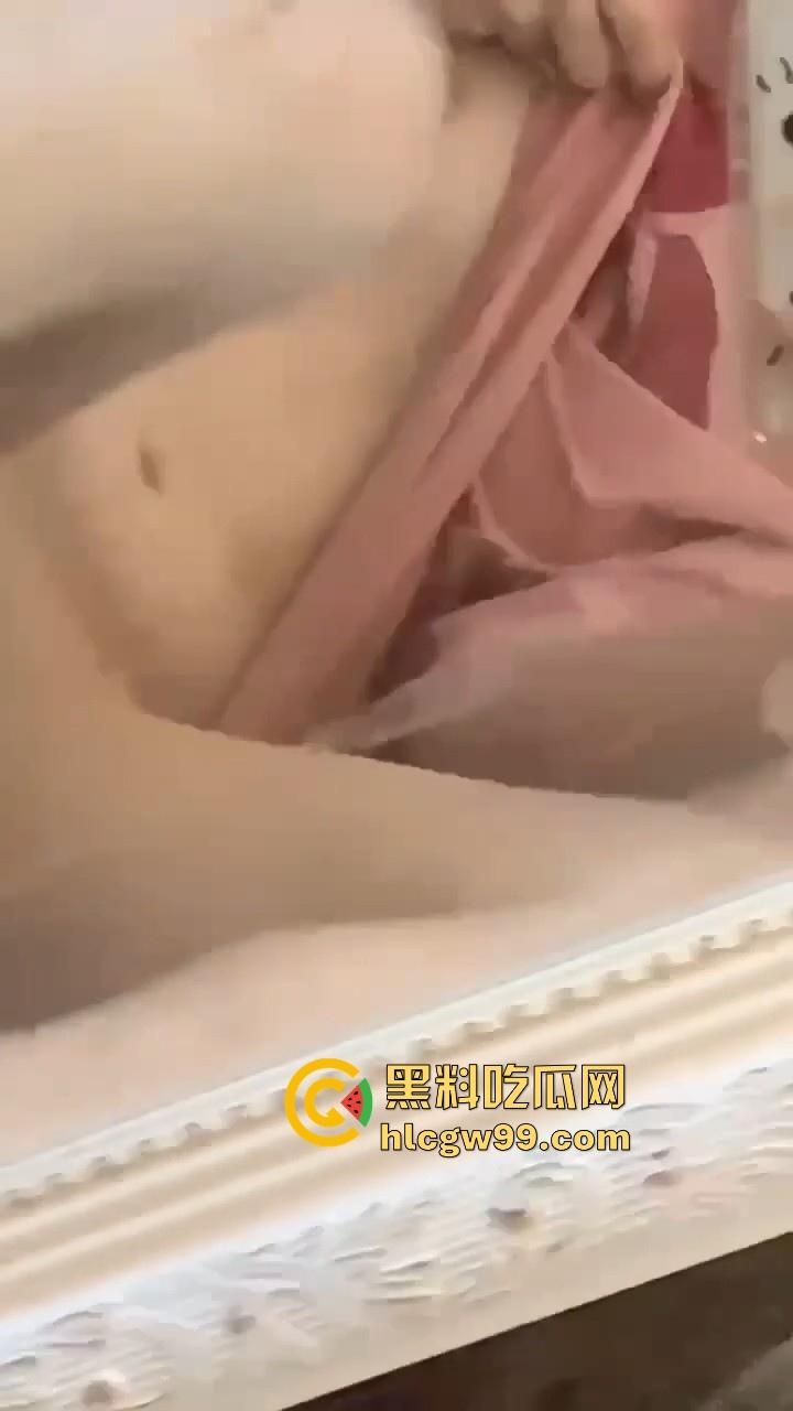 四川成都艺术学院清纯可爱反差女大学生【魏梧桐】调教视频曝光,现实和网络中判若两人,给调教成听话的小母狗。