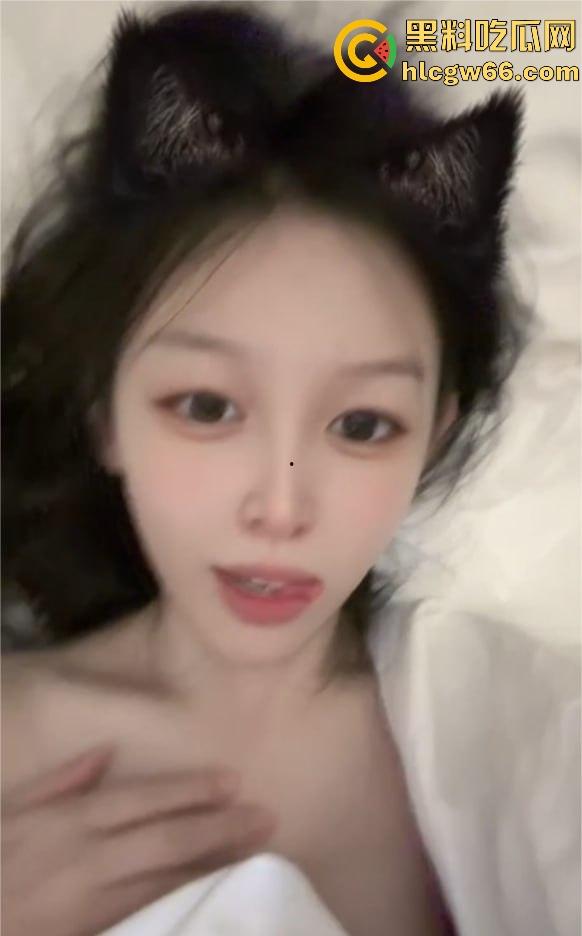 快手失恋土豆【何琪】出国旅游一圈 就成为驴友的肉便器 果断分手曝光 颜值与技术双双在线!